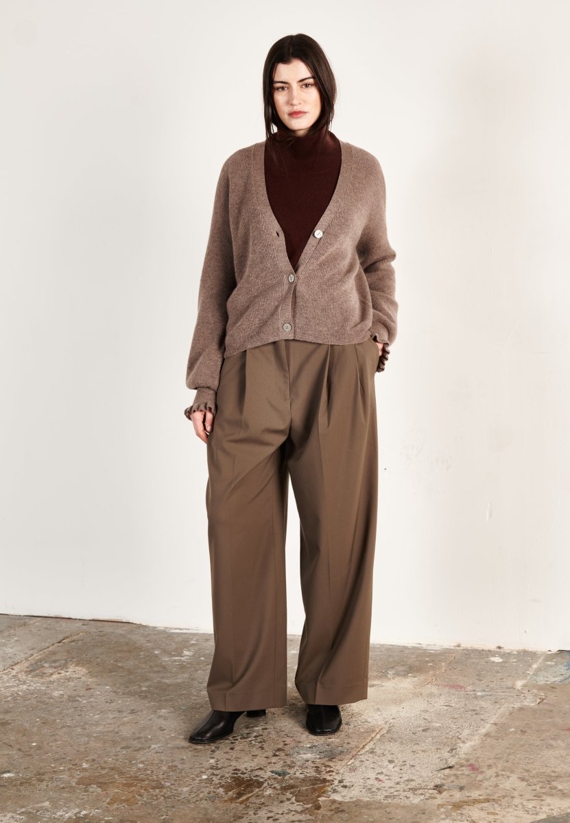 V-Neck Cardigan – Refined Cashmere & Wool Blend