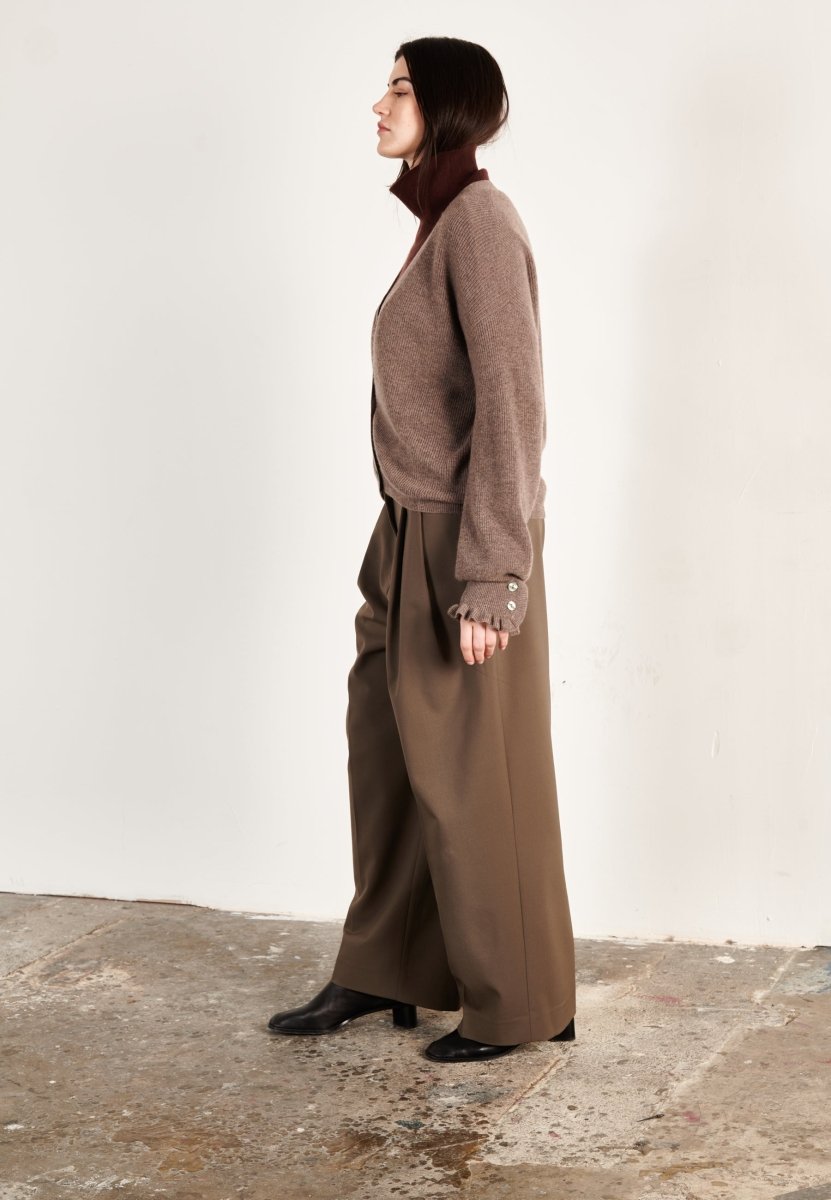 V-Neck Cardigan – Refined Cashmere & Wool Blend