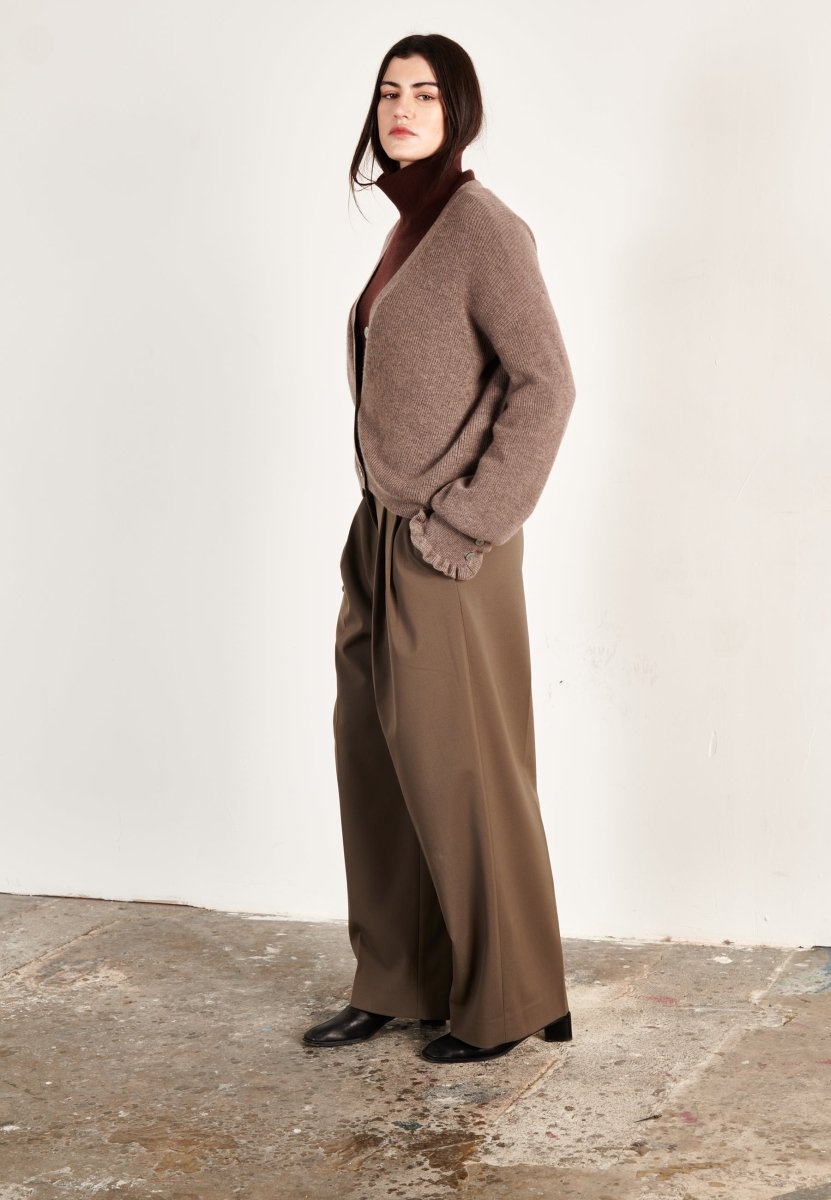 V-Neck Cardigan – Refined Cashmere & Wool Blend