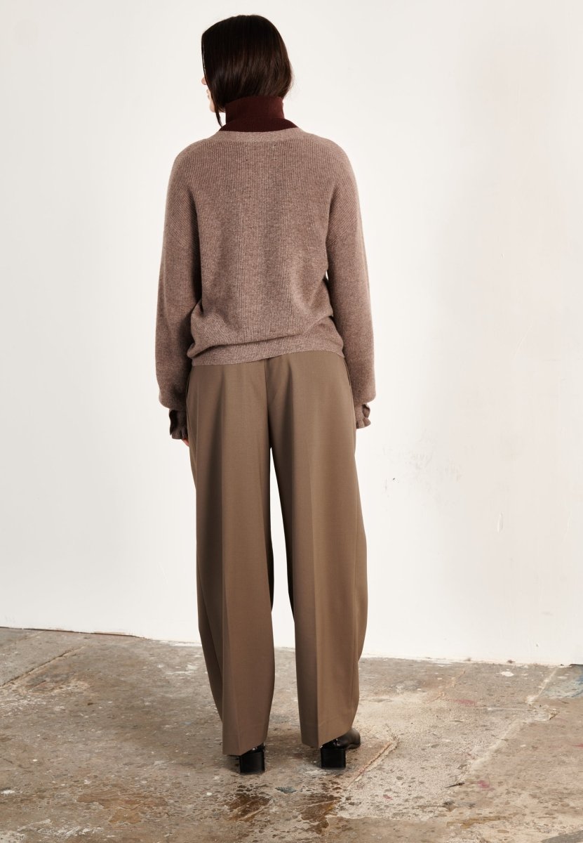 V-Neck Cardigan – Refined Cashmere & Wool Blend
