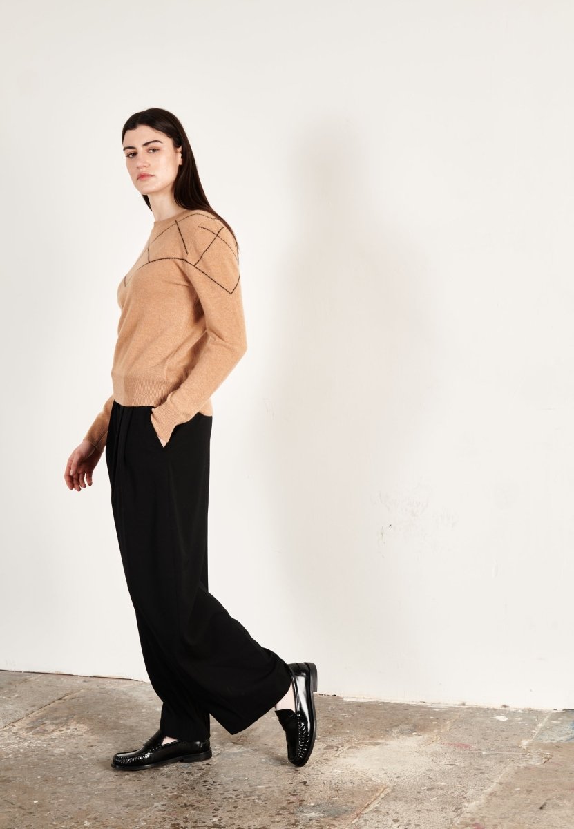 Round-Neck Cashmere Sweater – Subtle Graphic & Absolute Softness