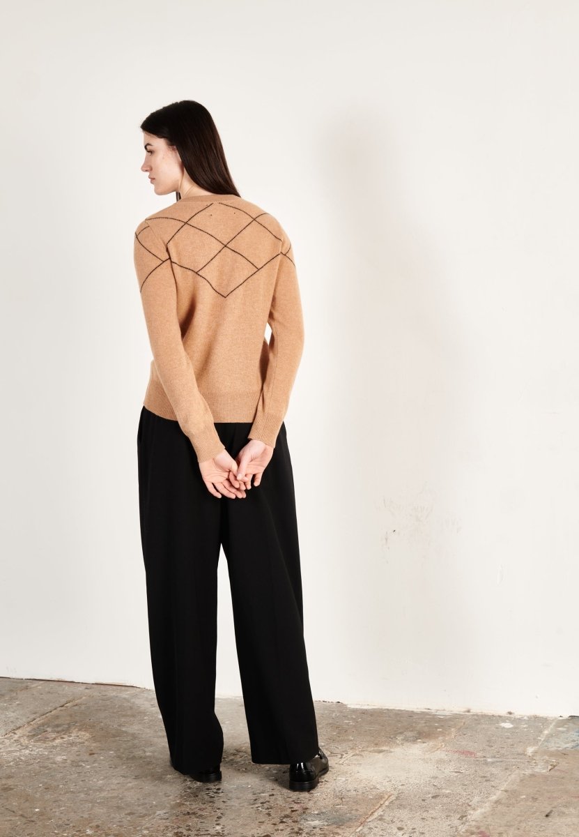 Round-Neck Cashmere Sweater – Subtle Graphic & Absolute Softness