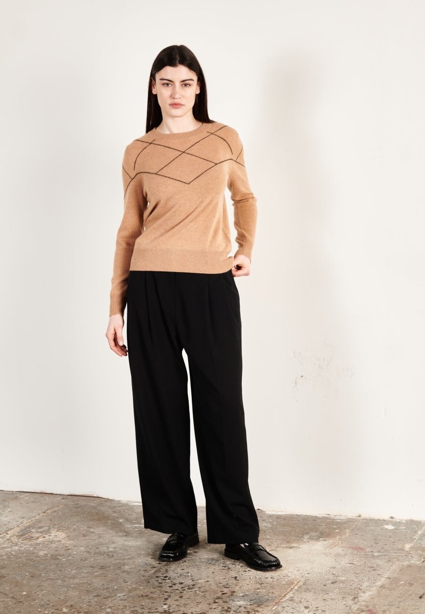 Round-Neck Cashmere Sweater – Subtle Graphic & Absolute Softness
